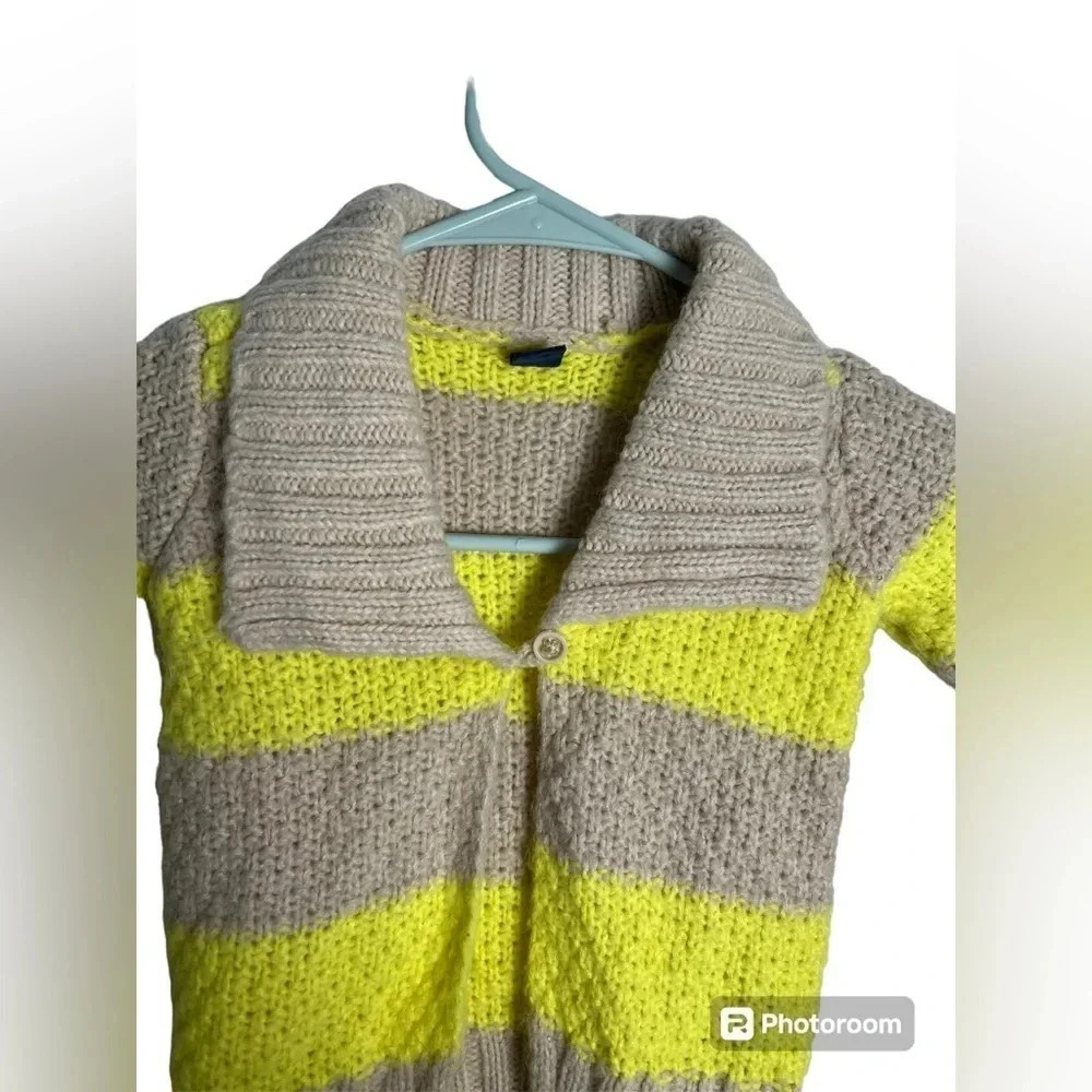 Baby Gap Toddler Girls Size 18-24 mo Beige Yellow One Button Cardigan Sweater - Picture 2 of 4